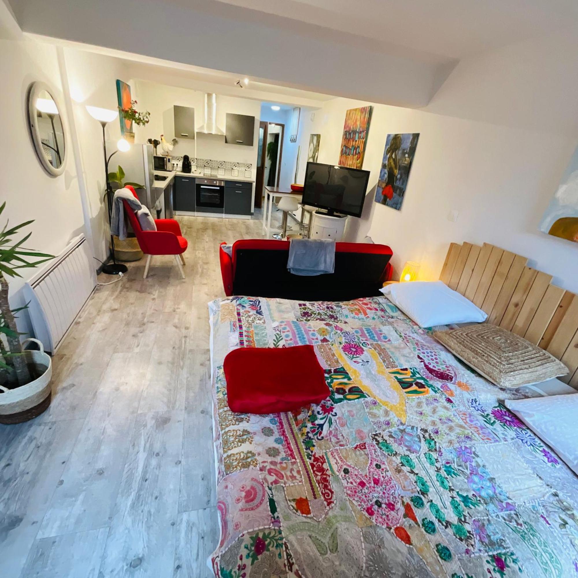 Hote Labyrinthe Sur La Place Chambres D, Hotes , Calme ,Netflix Мірпуа Екстер'єр фото