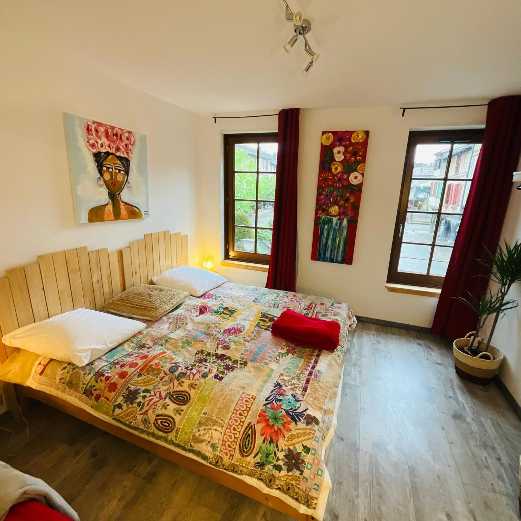 Hote Labyrinthe Sur La Place Chambres D, Hotes , Calme ,Netflix Мірпуа Екстер'єр фото
